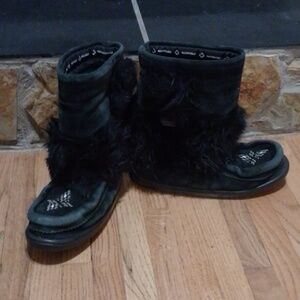 Manitobah Mukluks Black 🖤 Traditional Indigenous Beadwork Waterproof